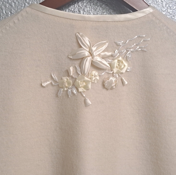 Karen Kane Elegant Cream Embroidered Sweater Size M - Picture 9 of 11